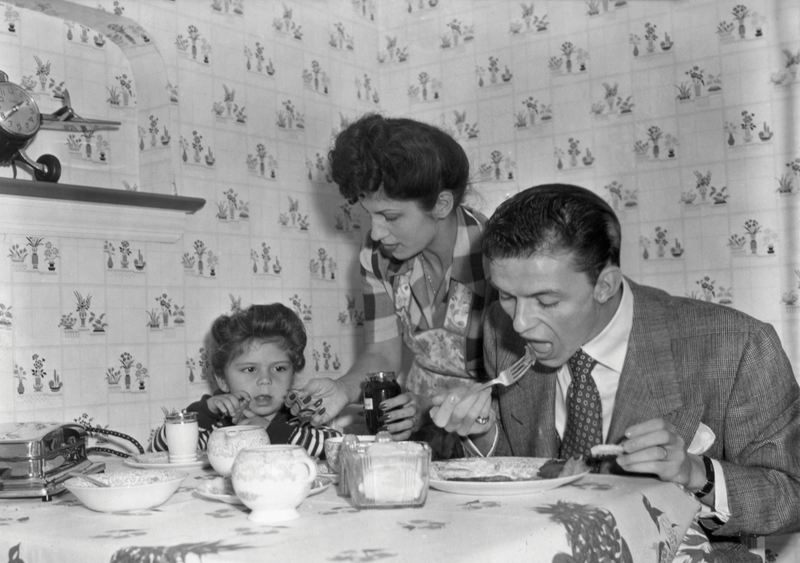 The Sinatra family at the table